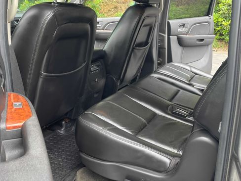 Used 2007 Chevrolet Suburban LT w/ LT Preferred Equipment Group image 14