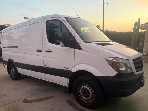 Used 2015 Mercedes-Benz Sprinter 2500 image 1