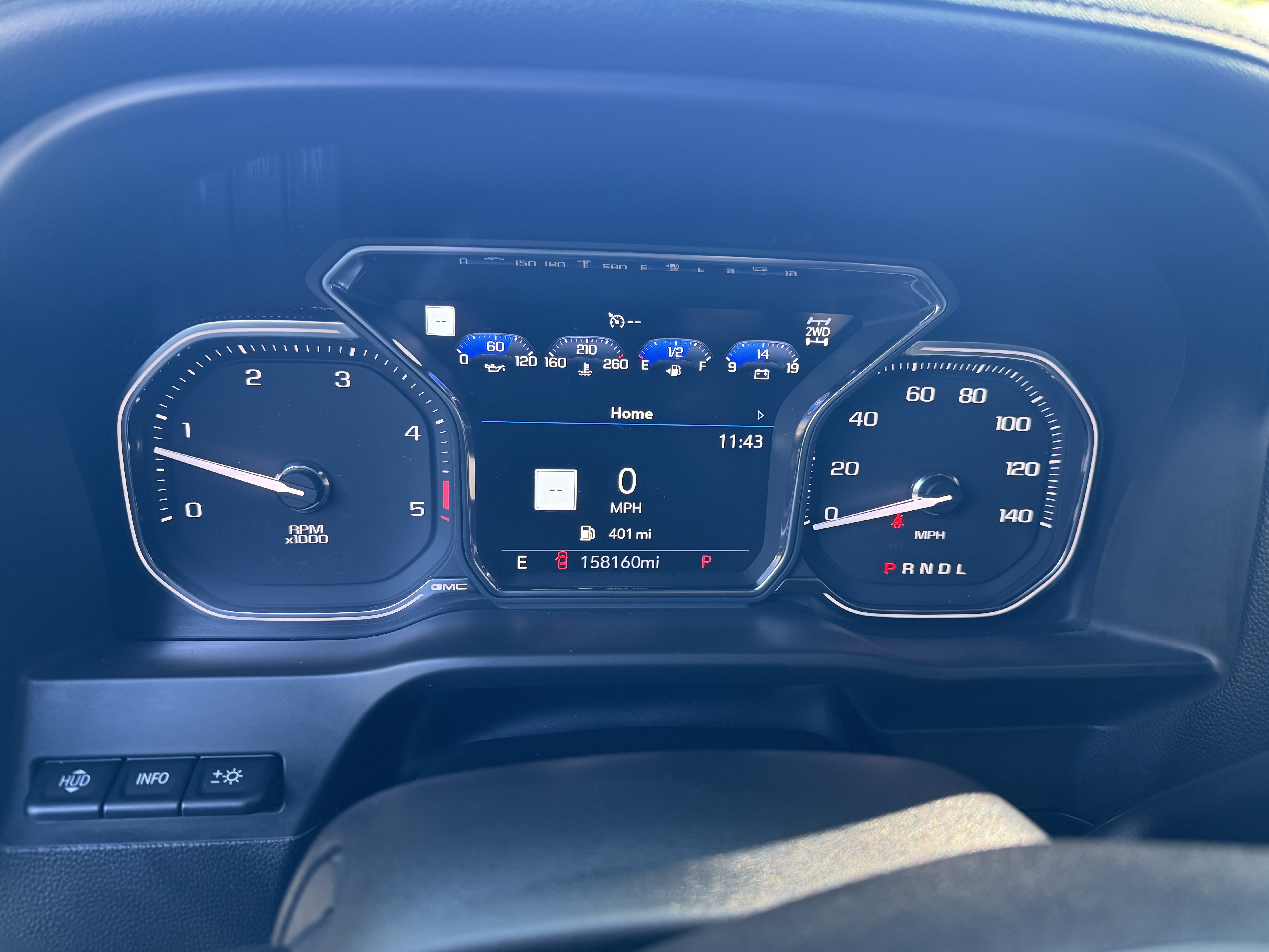Used 2021 GMC Sierra 2500 AT4 w/ AT4 Premium Plus Package AWD/4WD image 4