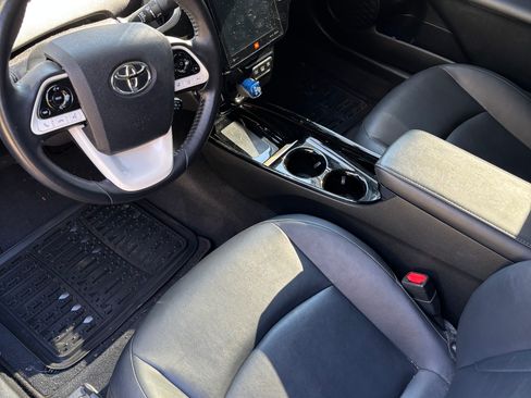 Used 2019 Toyota Prius Prime Advanced image 13