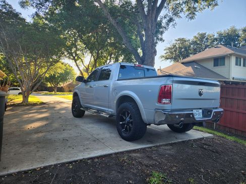Used 2015 RAM 1500 Laramie w/ Convenience Group image 8