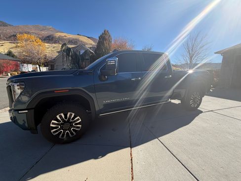 Used 2025 GMC Sierra 3500 Denali Ultimate image 4
