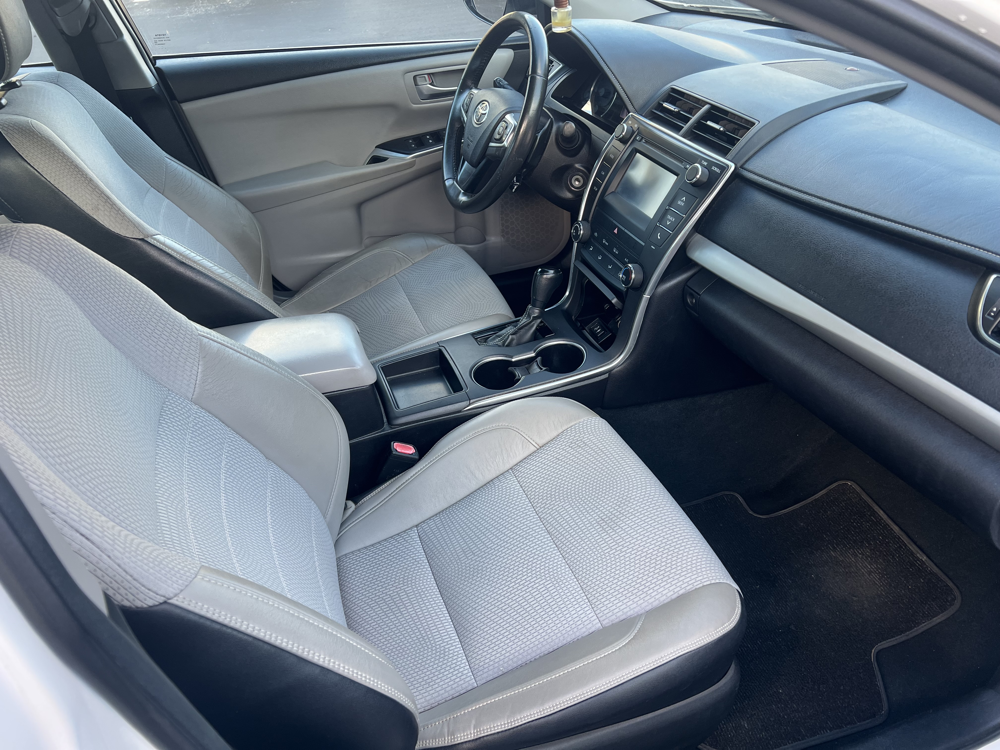 Used 2017 Toyota Camry SE FWD image 11