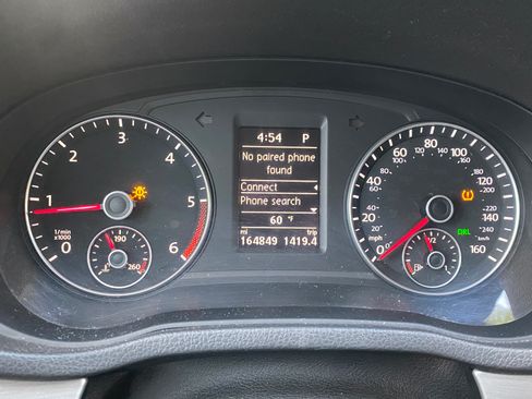 Used 2015 Volkswagen Passat TDI SE image 11