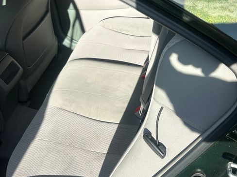 Used 2011 Toyota Camry image 11