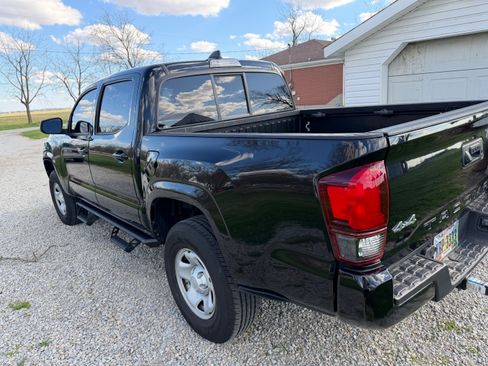 Used 2021 Toyota Tacoma SR image 4