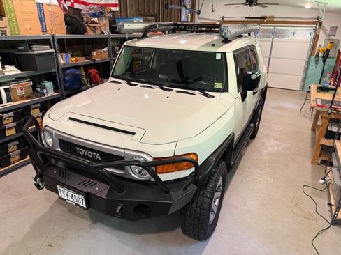 Used 2014 Toyota FJ Cruiser 4WD image 1