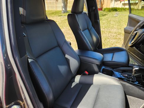 Used 2018 Toyota RAV4 SE w/ Power Extra Value Package image 22