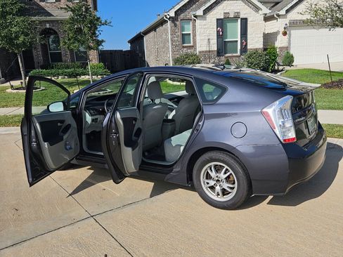 Used 2010 Toyota Prius Five image 9