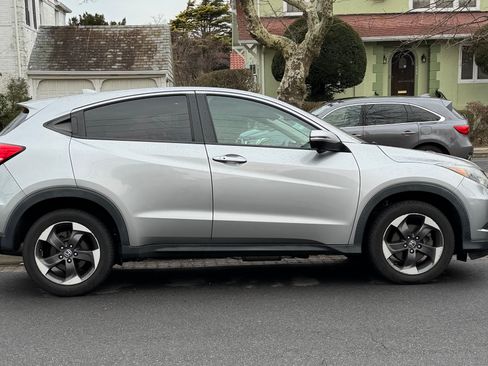 Used 2018 Honda HR-V EX image 1