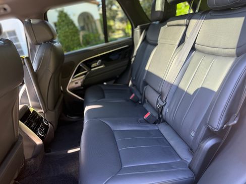 Used 2023 Land Rover Range Rover SE image 9