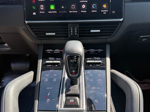 Used 2022 Porsche Cayenne E-Hybrid image 14