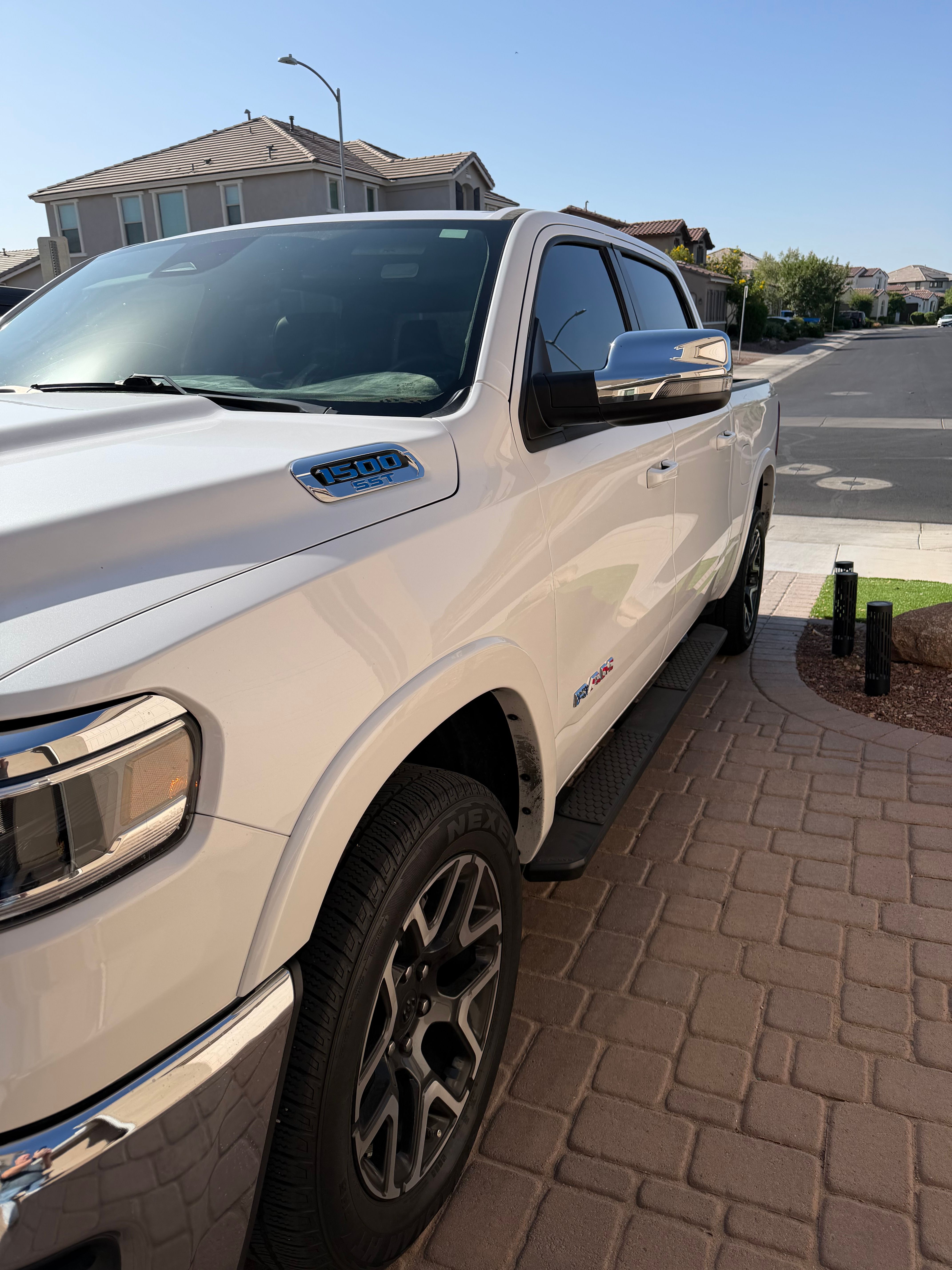 Used 2025 RAM 1500 Laramie AWD/4WD image 4