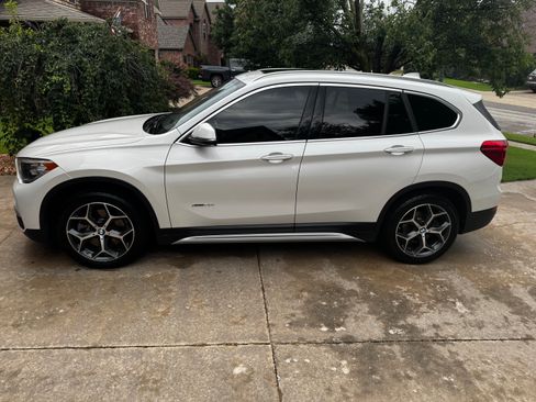 Used 2018 BMW X1 xDrive28i AWD/4WD image 4