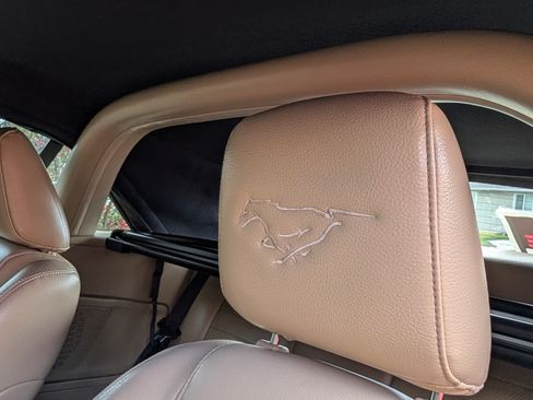 Used 2005 Ford Mustang GT Premium image 25