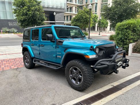 Used 2020 Jeep Wrangler Unlimited Sahara AWD/4WD image 5