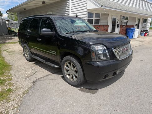 Used 2011 GMC Yukon Denali AWD/4WD image 1