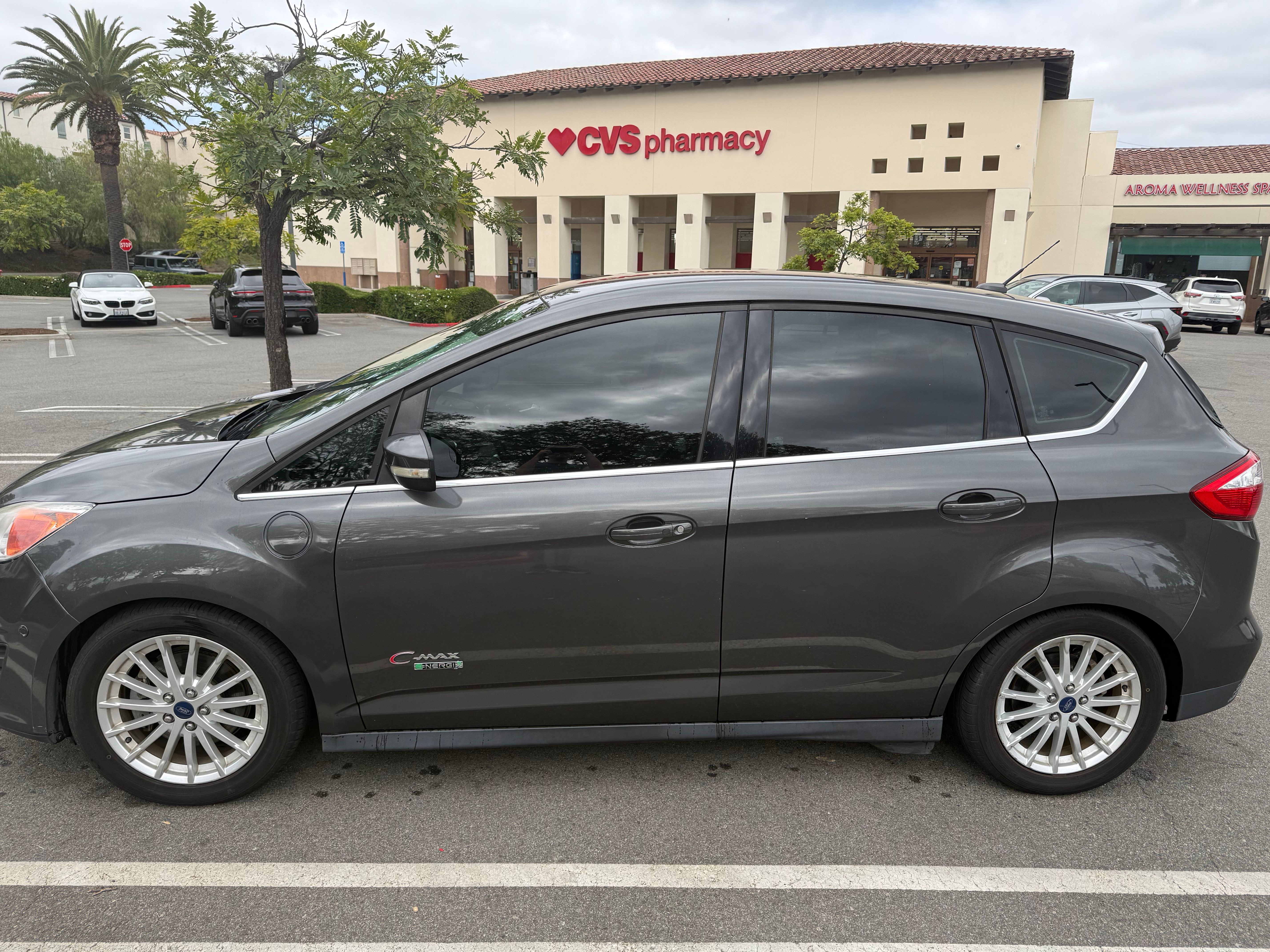 Used 2015 Ford C-MAX Energi SEL w/ Equipment Group 303A FWD image 4