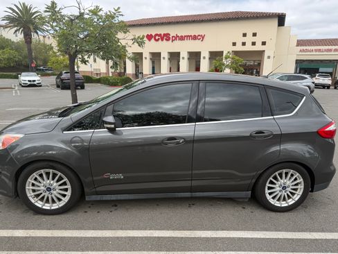 Used 2015 Ford C-MAX Energi SEL w/ Equipment Group 303A FWD image 4
