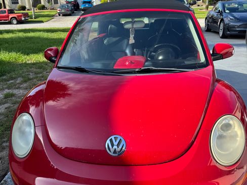 Used 2008 Volkswagen Beetle SE FWD image 4