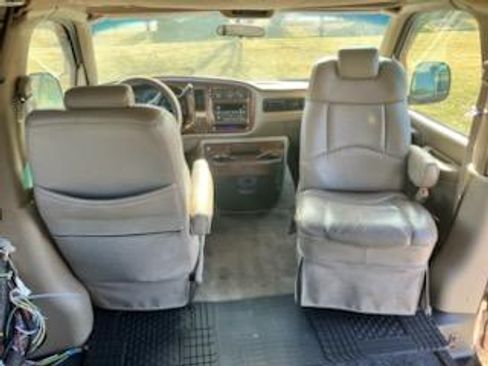 Used 2001 Chevrolet Express 1500 w/ Preferred Equipment Group 3 image 15
