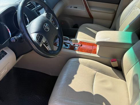 Used 2013 Toyota Highlander Limited image 9