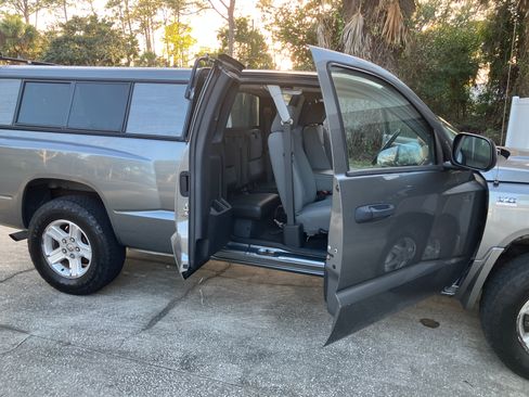 Used 2010 Dodge Dakota Big Horn w/ Extra Security Group image 18