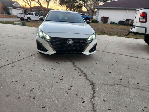 Used 2024 Nissan Altima 2.5 SR w/ SR Premium Package image 9