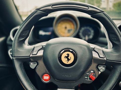 Used 2017 Ferrari California T RWD image 19