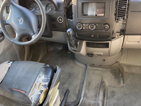 Used 2012 Mercedes-Benz Sprinter 2500 image 9