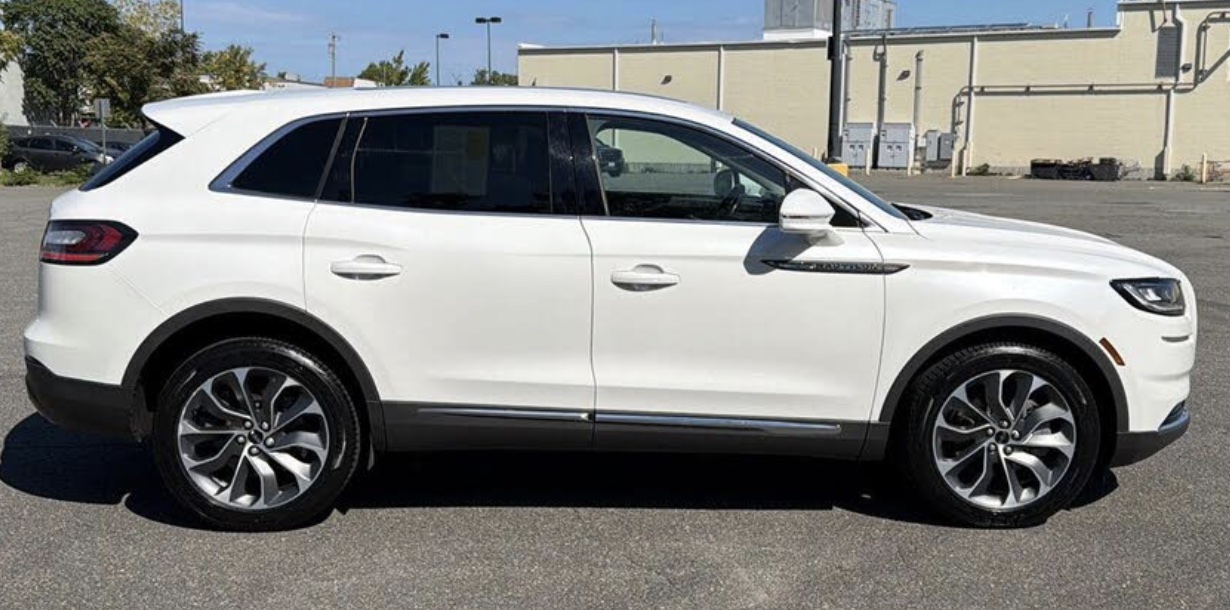 Used 2023 Lincoln Nautilus Reserve w/ Luxury Package AWD/4WD image 5
