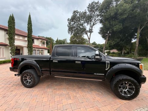 Used 2017 Ford F250 Platinum w/ Platinum Ultimate Package AWD/4WD image 8