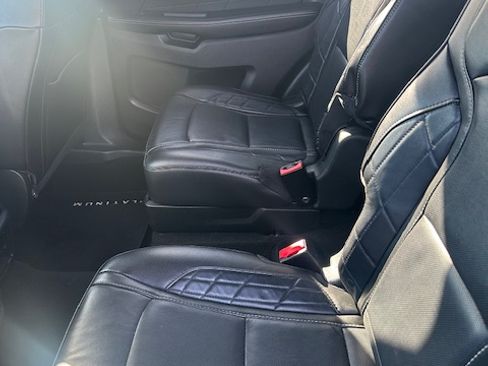 Used 2019 Ford Explorer Platinum image 12