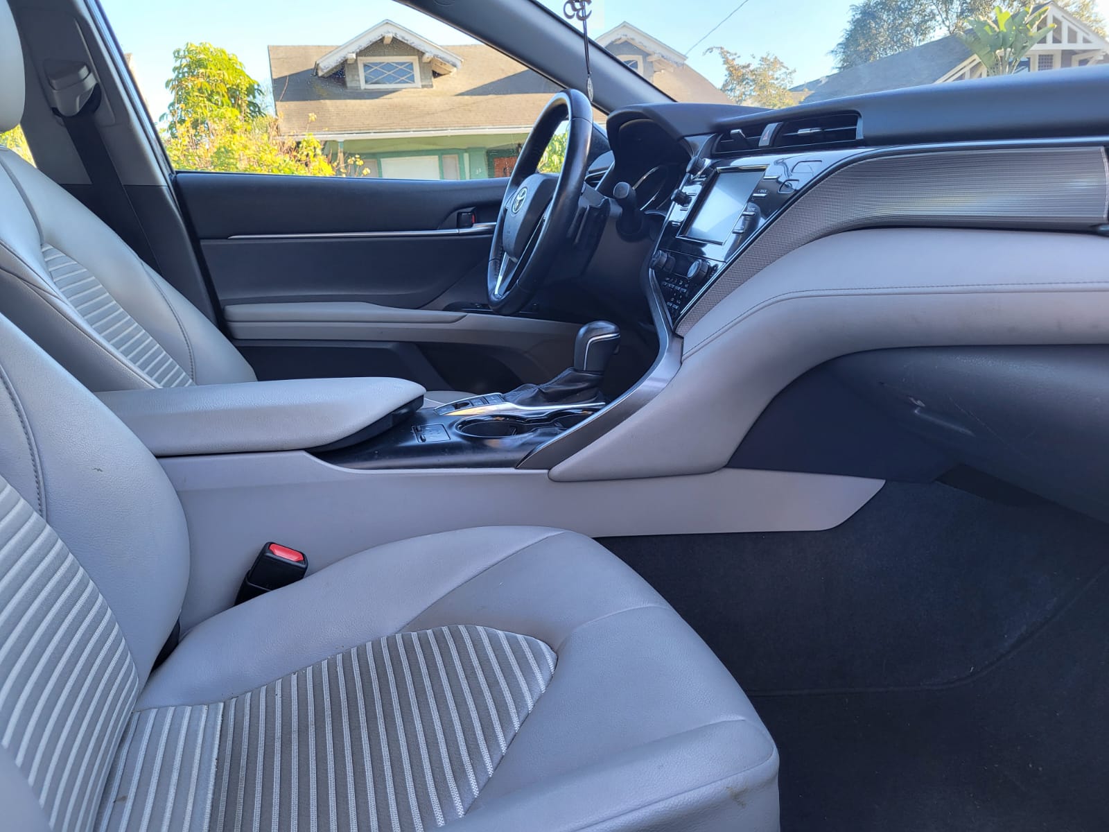 Used 2019 Toyota Camry SE FWD image 25
