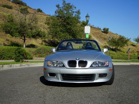 Used 2000 BMW Z3 2.5i image 2