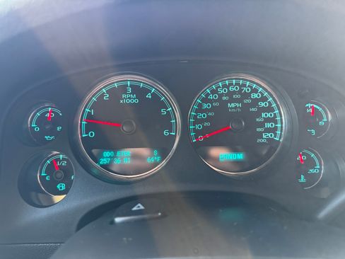 Used 2014 Chevrolet Suburban LTZ image 12