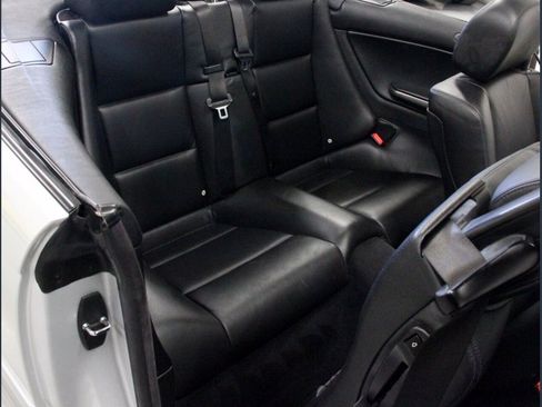 Used 2006 BMW M3 Convertible image 8
