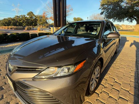 Used 2018 Toyota Camry LE w/ Audio Package FWD image 21