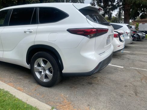 Used 2023 Toyota Highlander L FWD image 2