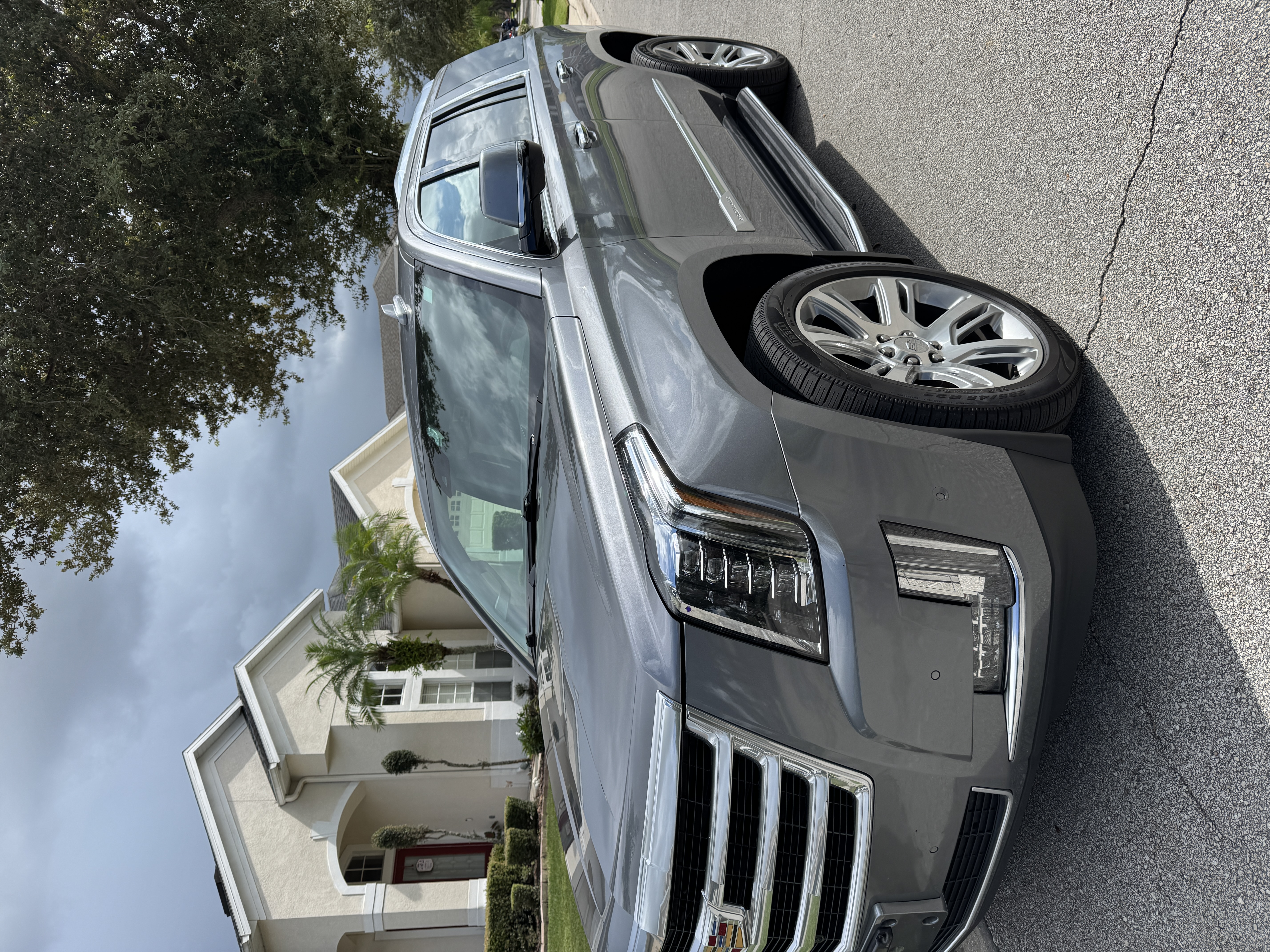 Used 2020 Cadillac Escalade Luxury AWD/4WD image 2