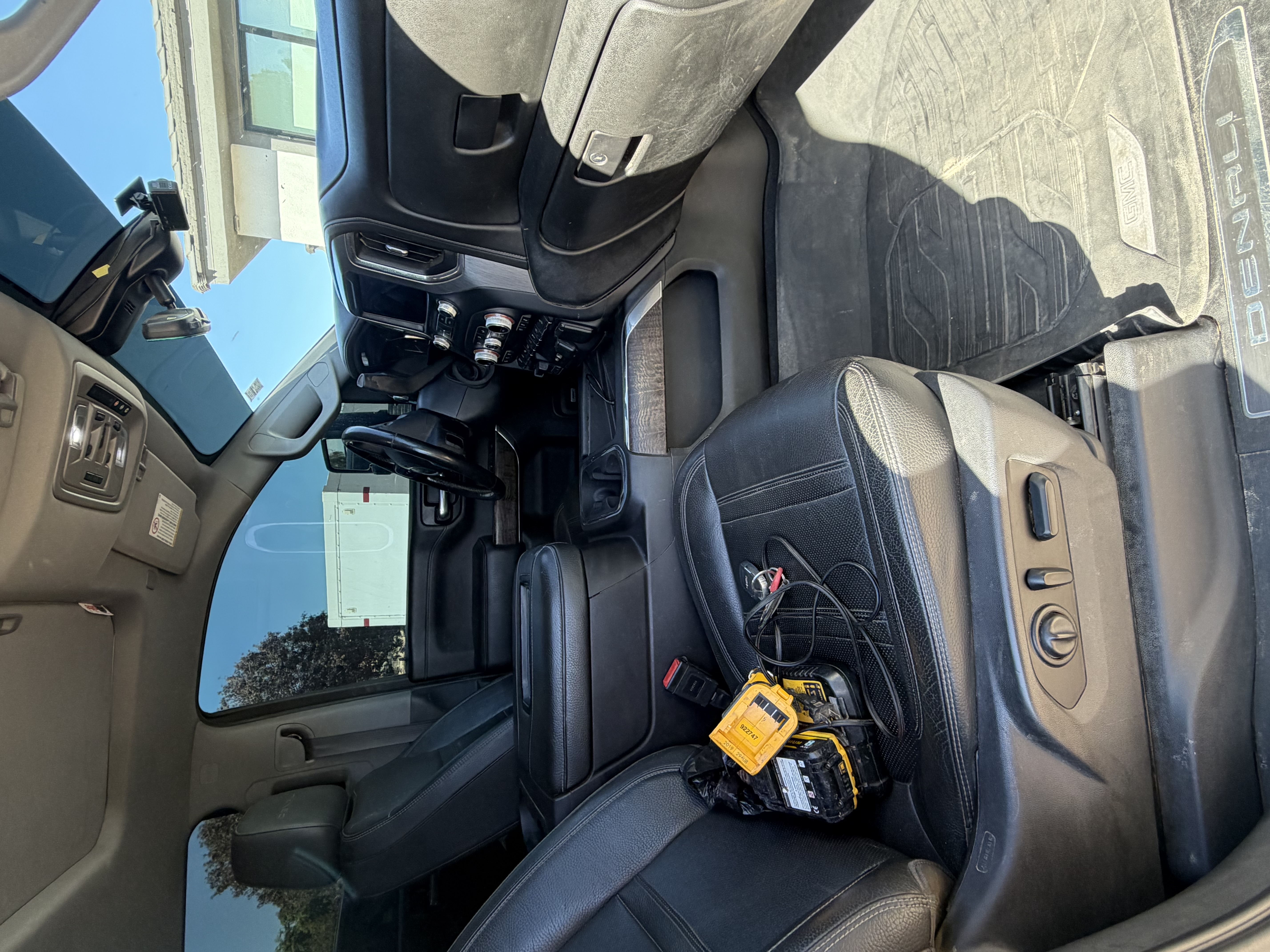 Used 2020 GMC Sierra 3500 Denali w/ Denali Ultimate Package AWD/4WD image 4