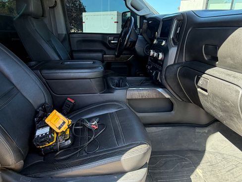 Used 2020 GMC Sierra 3500 Denali w/ Denali Ultimate Package AWD/4WD image 4