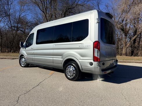 Used 2024 Ford Transit 250 148 Medium Roof Extended AWD image 9