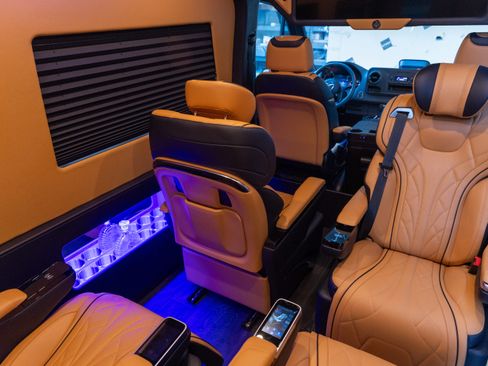 Used 2025 Mercedes-Benz Sprinter 2500 image 14