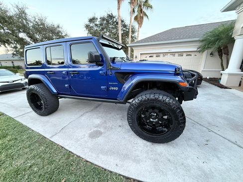 Used 2019 Jeep Wrangler Unlimited Sahara image 4