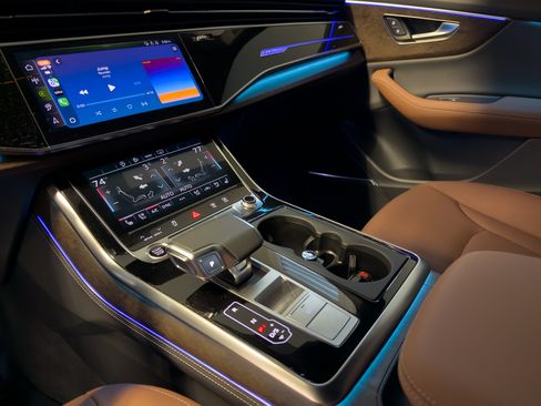 Used 2025 Audi Q8 Premium Plus image 12