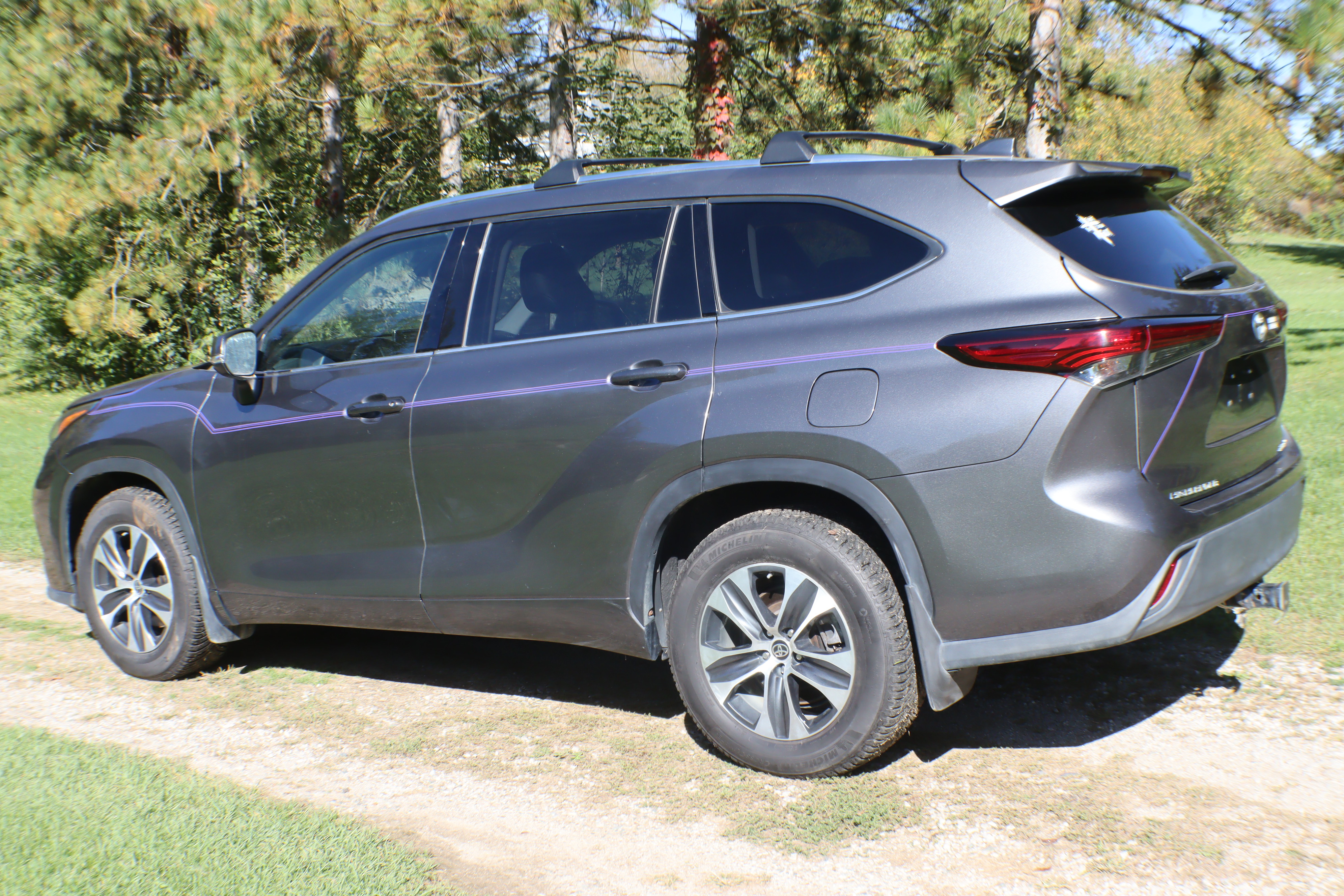 Used 2021 Toyota Highlander XLE AWD/4WD image 6