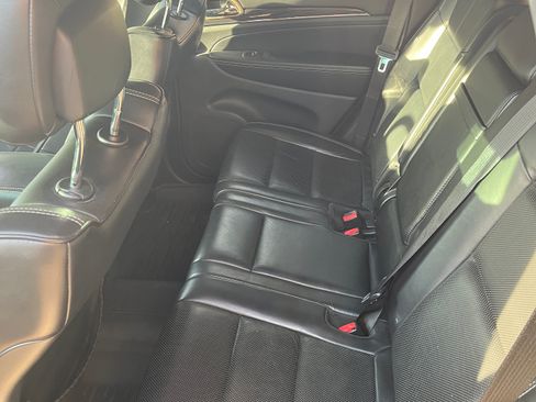 Used 2017 Jeep Grand Cherokee Overland w/ Jeep Active Safety Group image 18