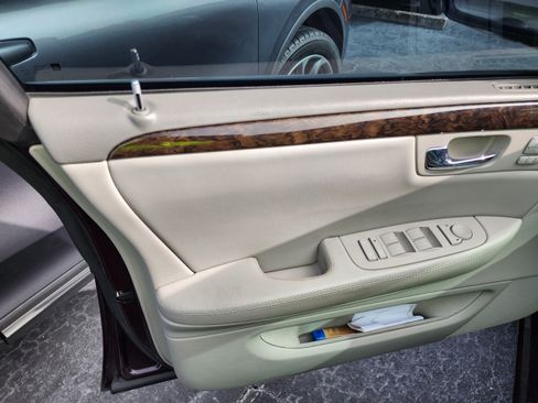 Used 2008 Cadillac DTS w/ Sun And Navigation Package image 6