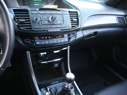 Used 2017 Honda Accord Sport Special Edition image 9